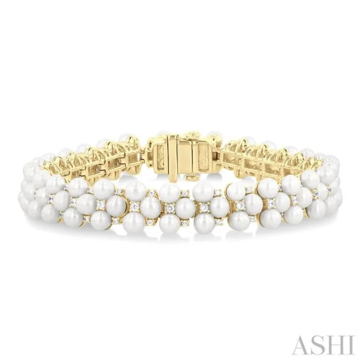 4 MM Interlocked Clover Cultured Pearl and 1 ctw Round Cut Diamond Fashion Bracelet in 14K Yellow Gold
