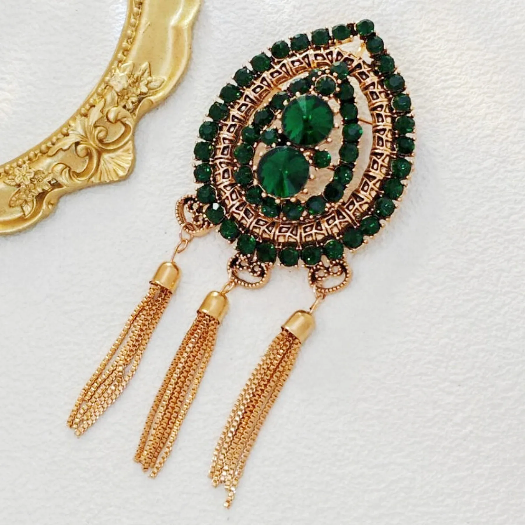 Alein Indian Style Opens Green Teardrop Brooch with Trio Tassel