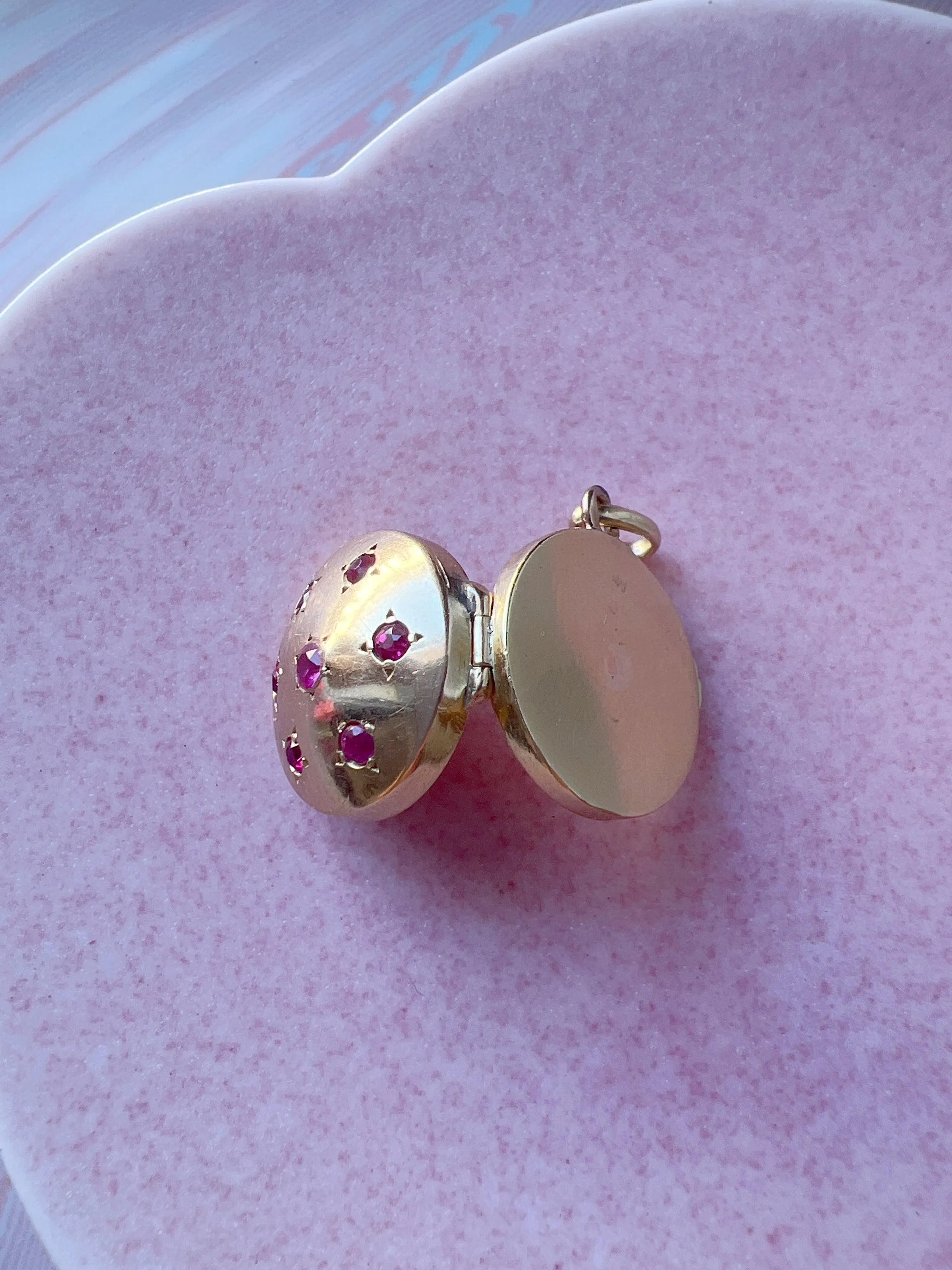 Celestial French Vintage 1950s 18K gold ruby stars bombé photo locket