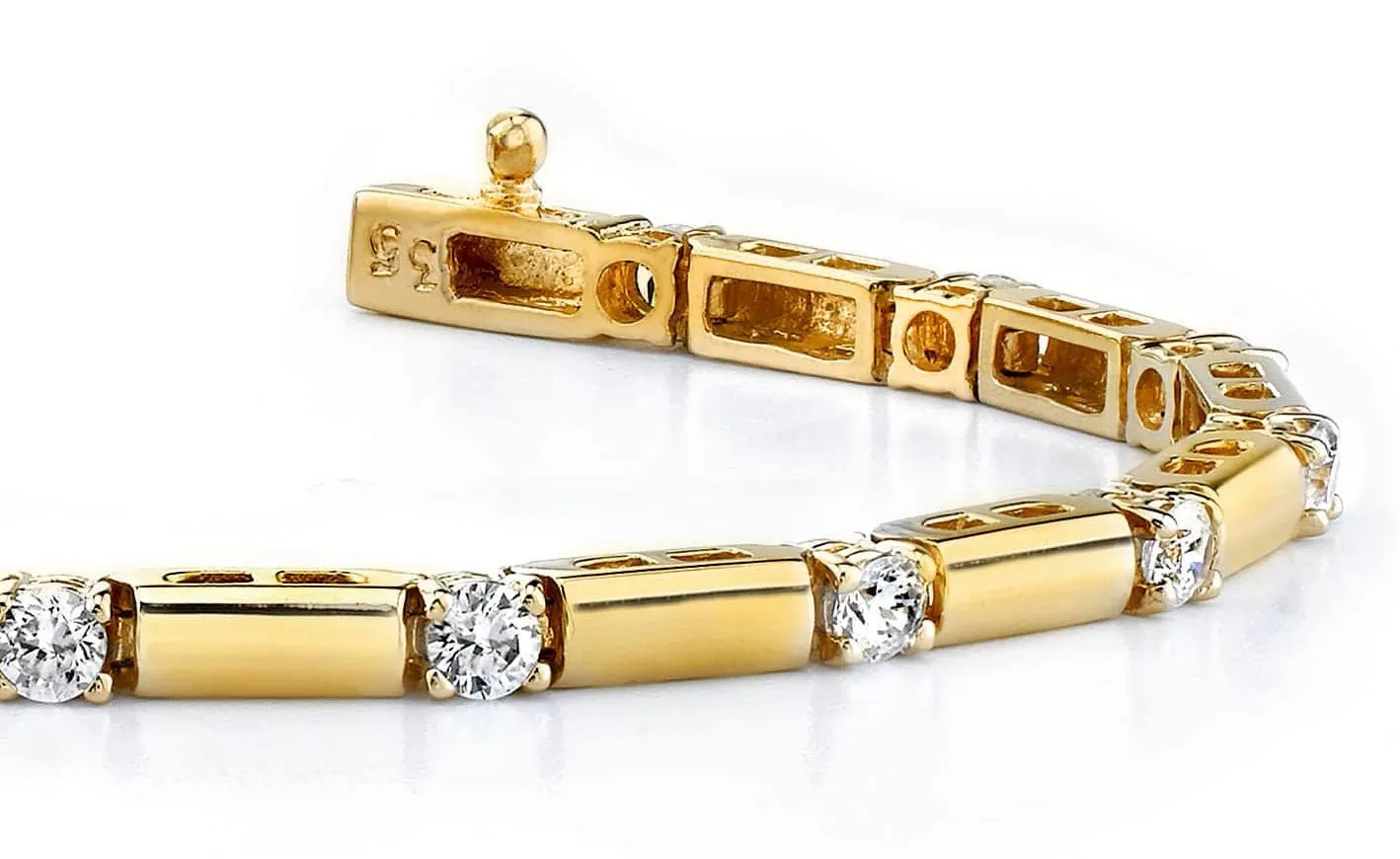 Clean Design Diamond And Bar Lab-Grown Diamond Bracelet with 2.40 ct.(finished) 3.5mm