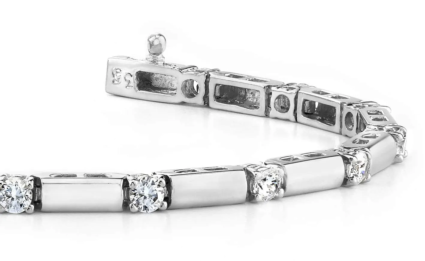 Clean Design Diamond And Bar Lab-Grown Diamond Bracelet with 2.40 ct.(finished) 3.5mm