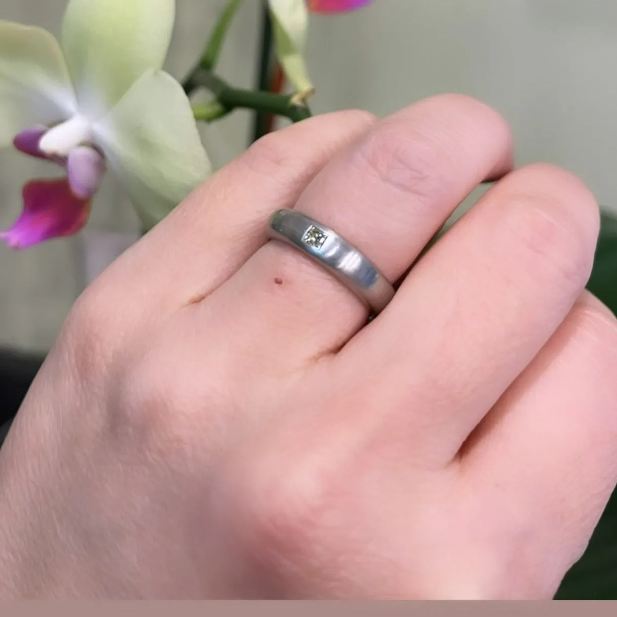 Comfort Band with Recessed Diamond