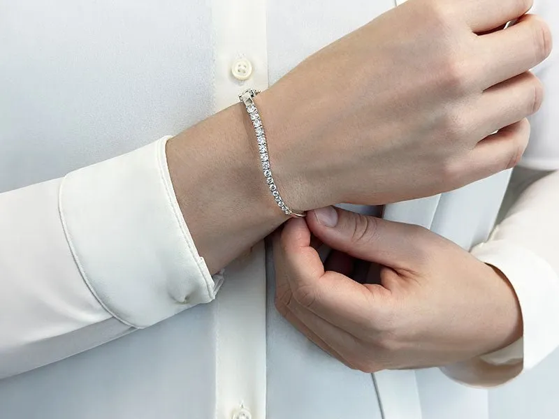 Curved Diamond Journey Lab-Grown Diamond Bangle with 1.97 ct.(finished)