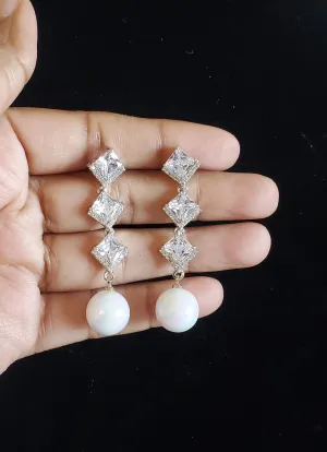 Cz Short Earring With Rhodium Plating White