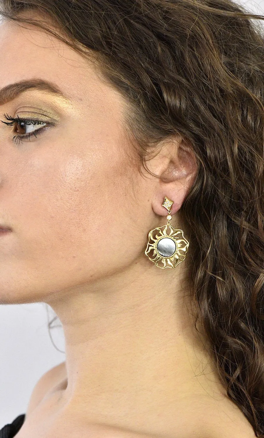 Doris Panos Diamond Mother-Of-Pearl 18 Karat Gold Sunburst Drop Earrings