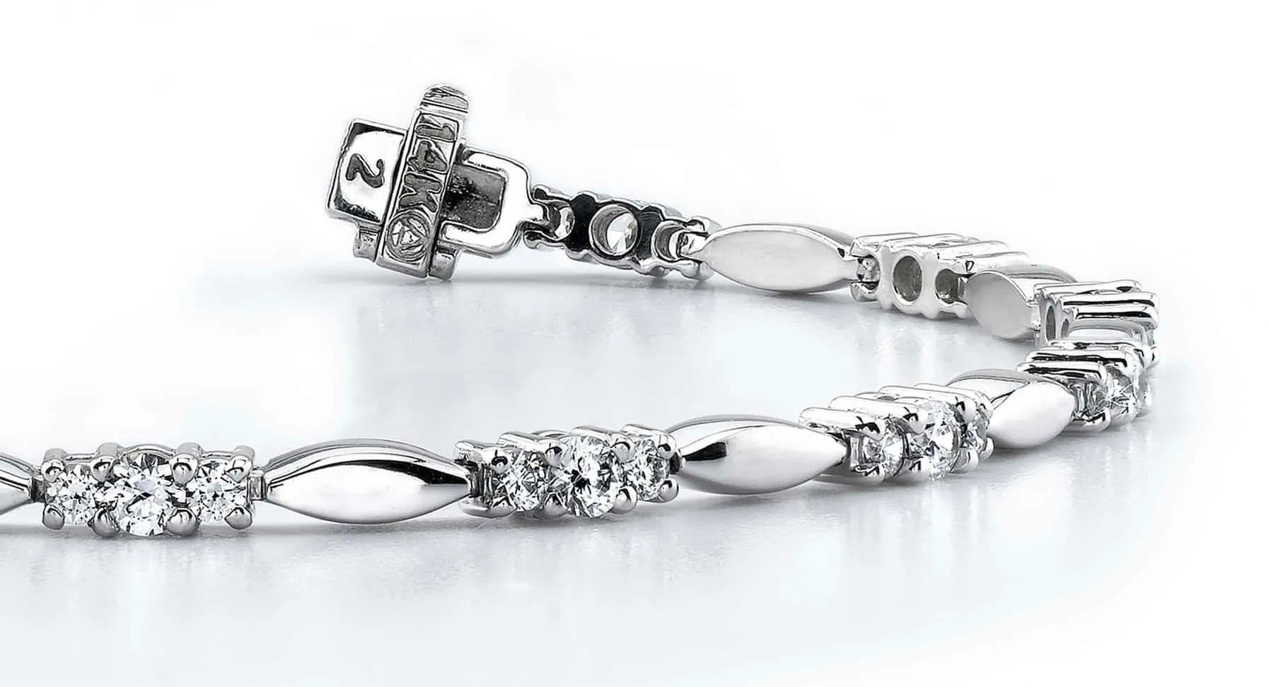 Elliptical Link Lab-Grown Diamond Bracelet with 0.95 ct.(finished) 1.5mm, 2.1mm