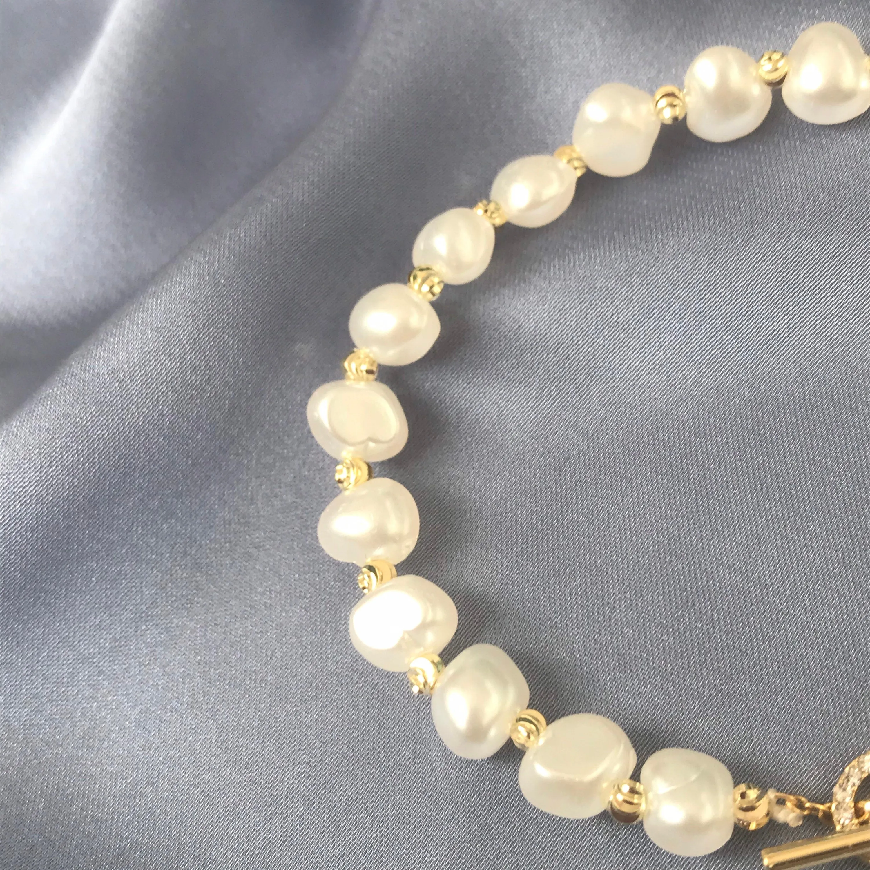 Faux Pearl Bee Bracelet - Pearl Jewellery,Bead Bracelets In The UK,Beaded Bracelet,Classy Bracelet,Cute Bracelet,Bee Jewelley,Bumble Bee