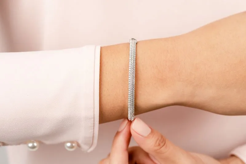 Legendary Curved Lab-Grown Diamond Bangle with 0.26 ct.(finished) 2.5mm, 3.3mm