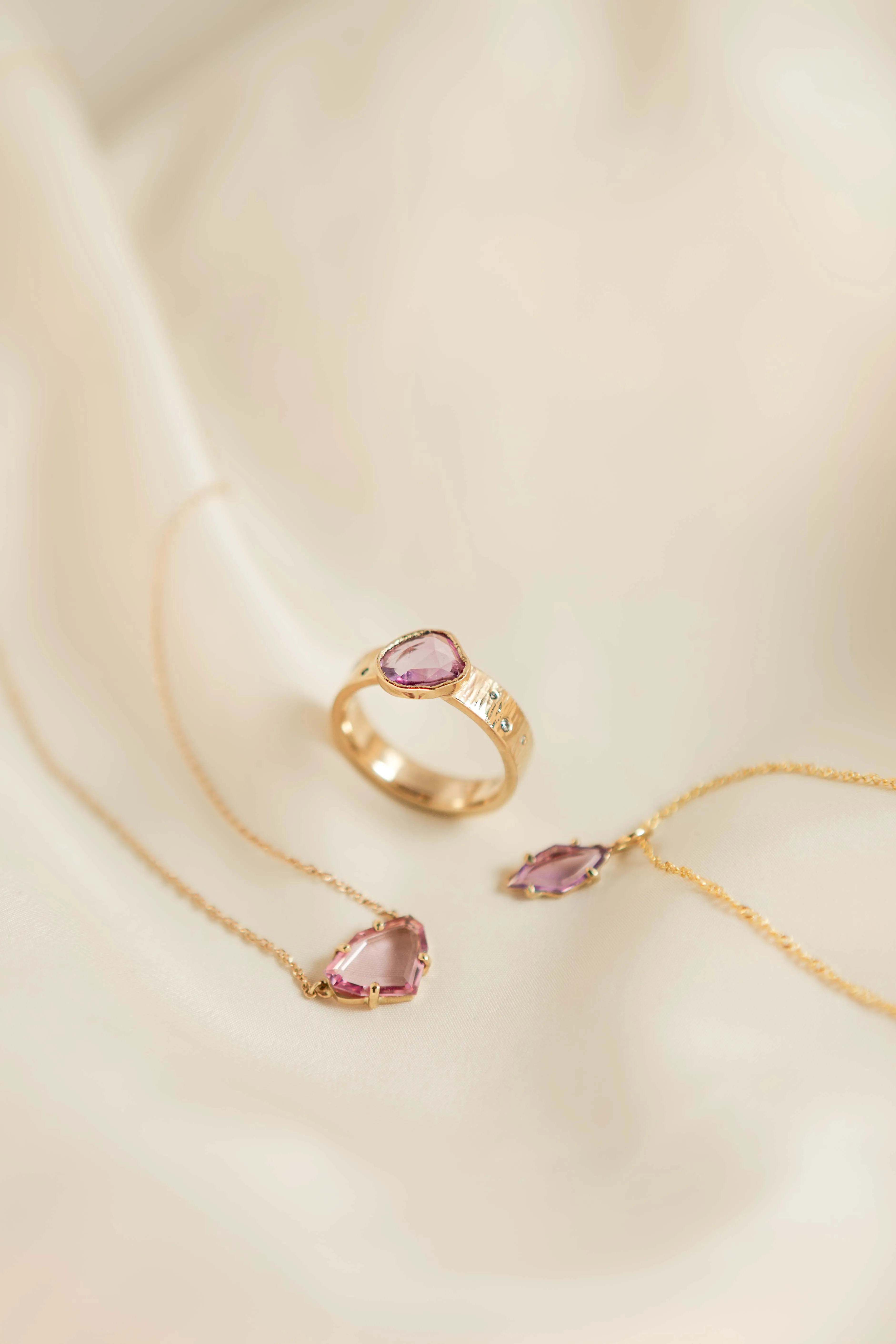 Portrait-Cut Pink Sapphire Necklace in 14k Gold