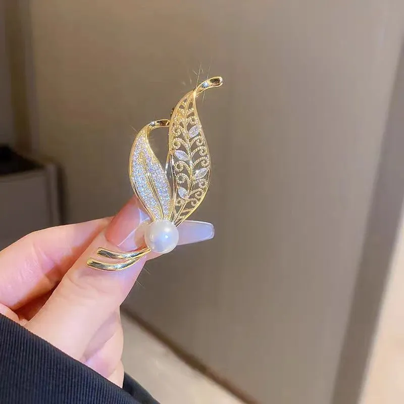 Snowflake Pearl Crystal Brooch