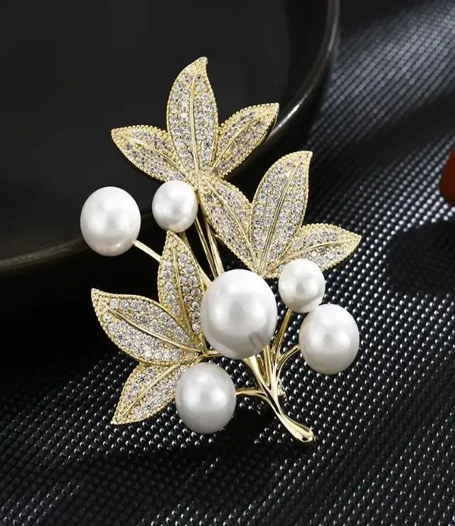 Snowflake Pearl Crystal Brooch