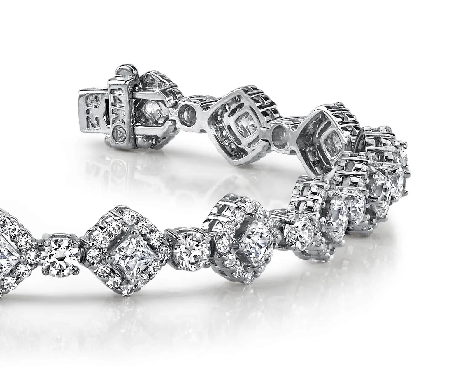 Spotlight Princess Cut Lab-Grown Diamond Bracelet with 8.25 ct.(finished) 1.5mm, 3.2mm, 3.5mm